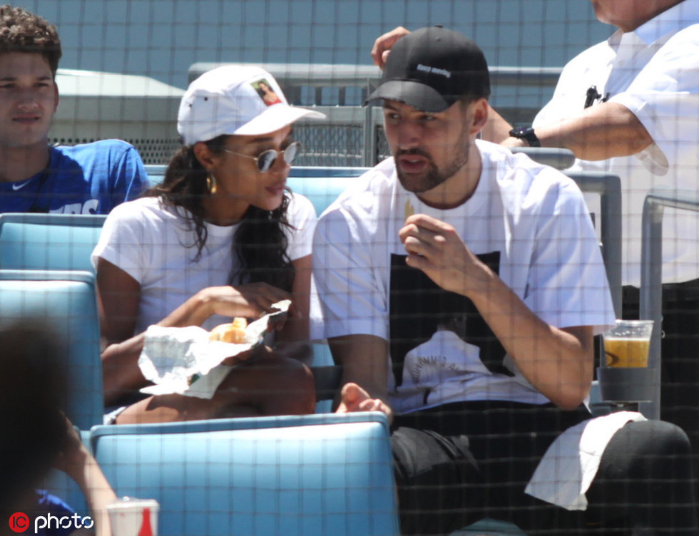 利物浦萨拉赫任意球破门锁定胜局（萨拉赫任意球建功助利物浦锁定胜利）