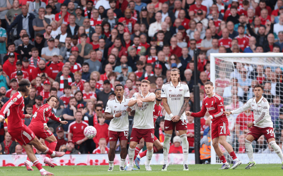 勇士外线三分连续暴走（勇士外线火力爆棚，三分狂飙不止）