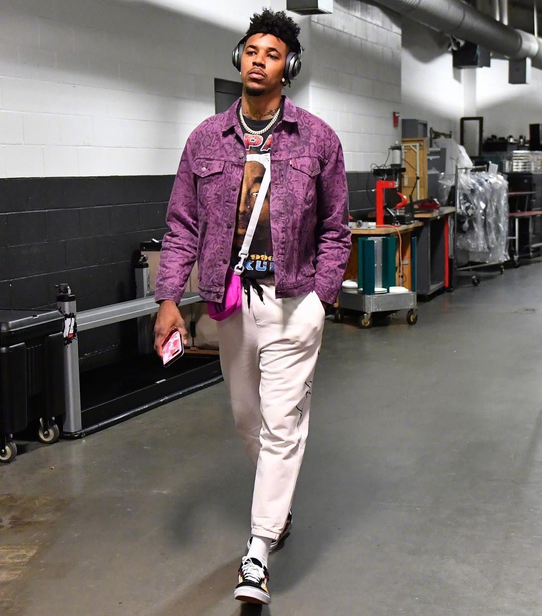 巴萨梅西进球助球队领先塞维利亚（梅西破门助巴萨领先塞维利亚）