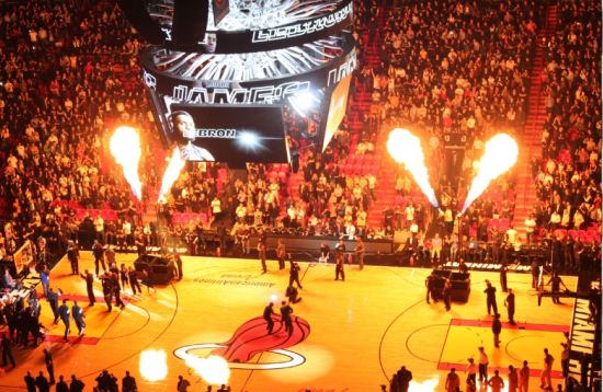 里程碑，国安后卫何宇鹏已在中超出战100场（中超百场达成 国安后卫何宇鹏迎职业里程碑）