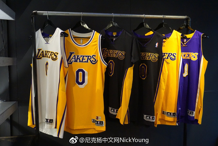 米兰官方欢迎里贝里造访米兰内洛，并发布其与迈尼昂合影（米兰官宣：里贝里到访米兰内洛，与迈尼昂合影曝光）