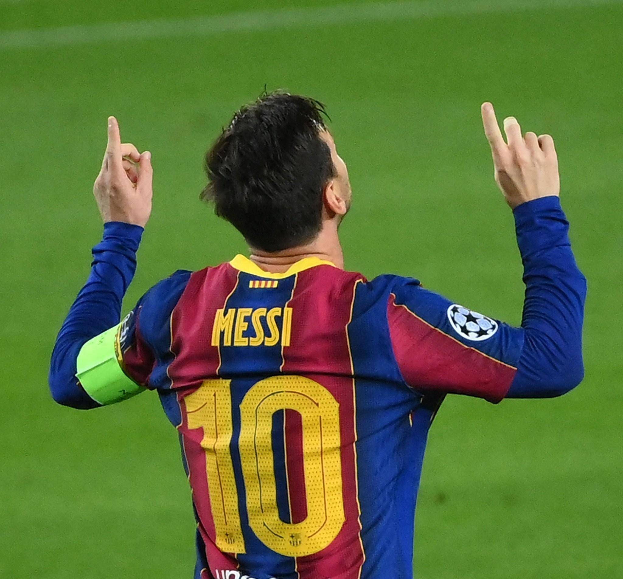 ESPN：今夏举债引援，曼联净债务首次突破10亿美元（ESPN：曼联为夏窗引援举债，净债务首次超过10亿美元）