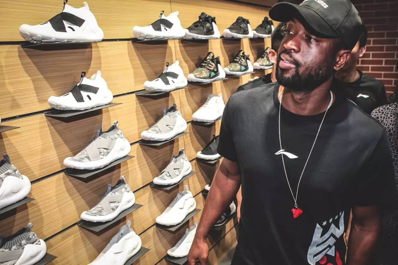 英超半场：B费破门，贝勒加德建功，狼队1-1曼联（英超半场：B费先拔头筹，贝勒加德扳平，狼队暂1-1曼联）