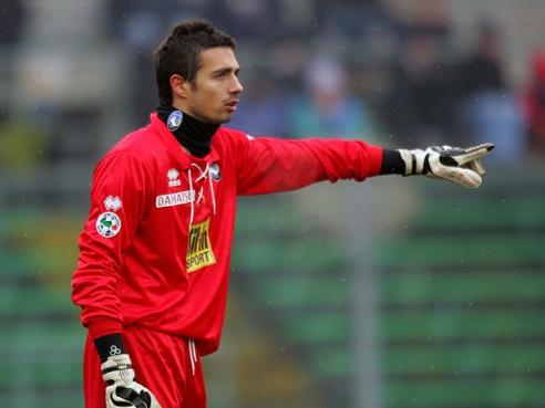 西蒙尼获第60场欧冠胜利，与克洛普并列主教练胜场榜单第7（西蒙尼斩获欧冠第60胜，与克洛普并列教练胜场第七位）