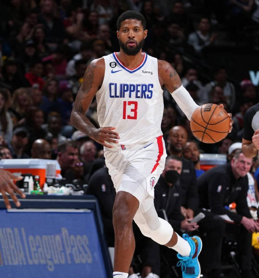 记者：巴萨应将内马尔天价转会费进行长线投资，但被瞬间挥霍（记者：巴萨本可将内马尔天价转会收入用于长期布局，却被迅速花光）