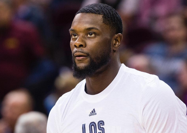 这队的攻防切换太流畅了（这支球队的攻防转换行云流水）